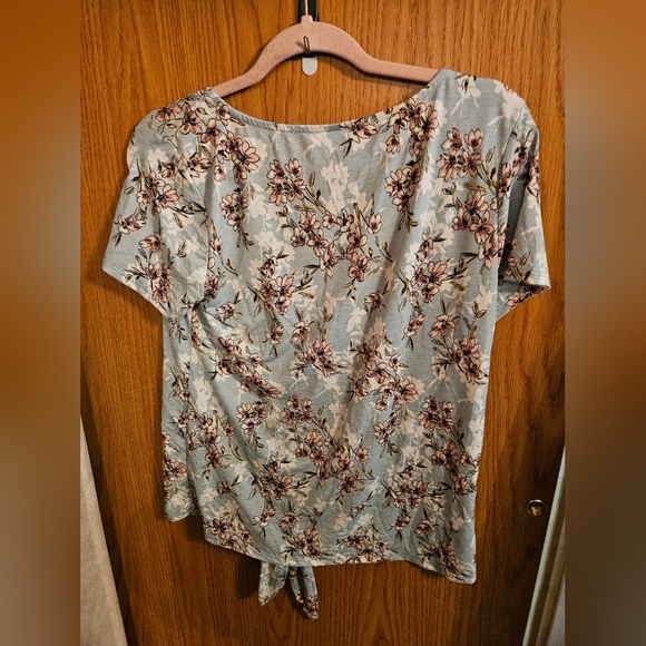 Late August shirt size medium - Picture 3 of 3